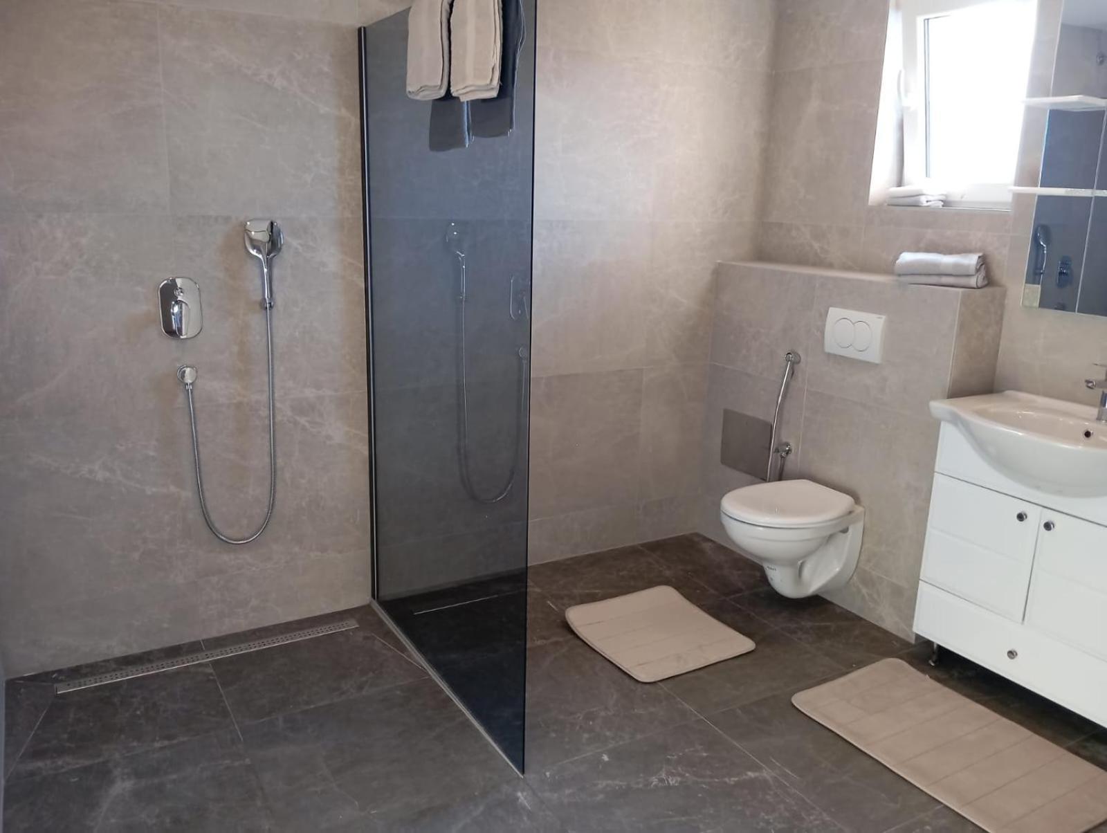 Real Apartment *